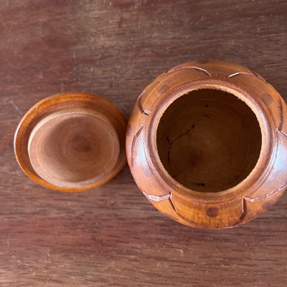 Carved wood artesanal box - Picture 3 of 5